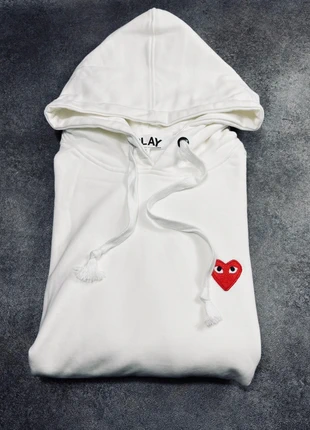 Hoodie CDG cœur rouge comme des garçon, marca: Comme Des Garçons Play, estado: Muito bom, tamanho: L, €80.00, €84.70 inclui Proteção do Comprador