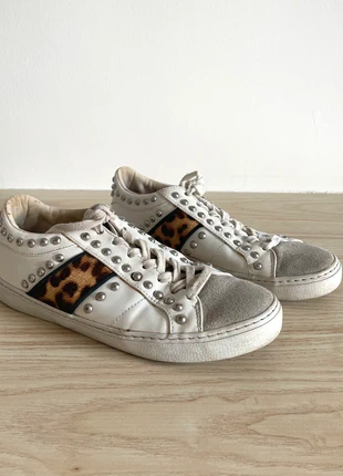 Baskets blanches et léopard à clous ZARA, marque: Zara, état: Bon état, taille: 39, 5,00 €, 5,95 € Protection acheteurs incluse