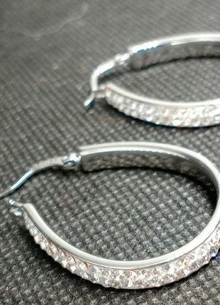 Boucles d’oreilles argentées serties de strass – Élégantes et brillantes, marque: Lumineux, état: Neuf sans étiquette, 10,00 €, 11,20 € Protection acheteurs incluse