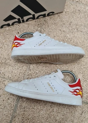Baskets Stan Smith Adidas Edition spéciale flammes Blanc Rouge Taille 39 1/3, marca: adidas, estado: Muy bueno, tamaño: 39, 38,50 €, 41,13 € Protección al comprador incluida