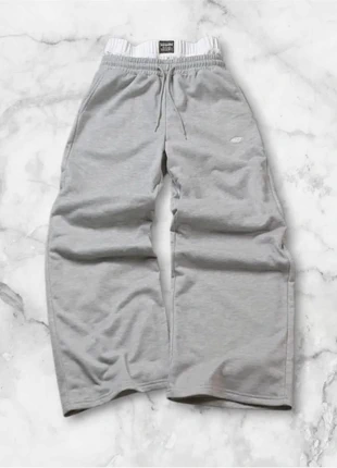 Pantalon de jogging gris clair, taille M, style streetwear minimaliste et confortable, brand: y2k, condition: Very good, size: M, €40.00, €42.70 includes Buyer Protection Pro