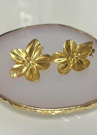 Golden flower earrings orecchini dorati forma di fiore, marque: Vintage Chic, état: Neuf sans étiquette, 8,00 €, 9,10 € Protection acheteurs incluse