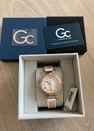Montre Guess collection femme neuve, marke: GUESS, zustand: Neu, mit Etikett, größe: 30–38 mm, 120,00 €, 126,70 € beinhaltet Vinted-Käuferschutz Pro