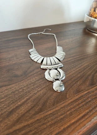 Collier fantaisie en très bon état, marque: Camaïeu, état: Très bon état, 5,00 €, 5,95 € Protection acheteurs incluse