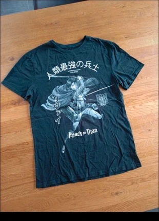 T shirt attack on titan, marke: Attack On Titan, zustand: Sehr gut, größe: XS, 1,00 €, 1,75 € inklusive Vinted-Käuferschutz
