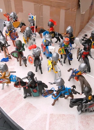 playmobil chevaliers soldats moyen age pour 1 = 6€ ou 30€ les 6 chevaliers, brand: Playmobil, condition: Good, size: 3 years / 98 cm, €6.00, €7.00 includes Buyer Protection