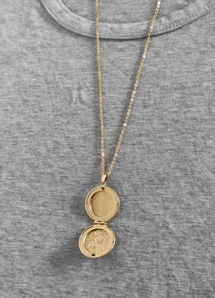 Collier doré avec médaillon rond Photo Locket, chaîne et médaillon en acier inoxydable, état: Très bon état, 12,00 €, 13,30 € Protection acheteurs incluse