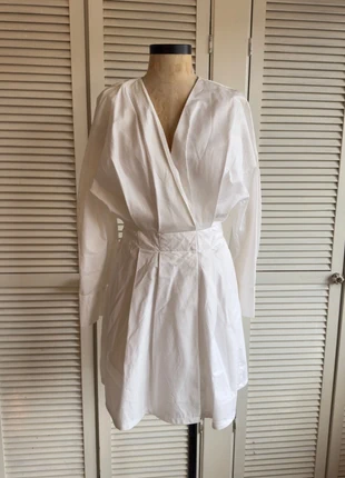 White chic mini dress, marque: Zara, état: Très bon état, taille: M / 38 / 10, 10,00 €, 11,20 € Protection acheteurs incluse