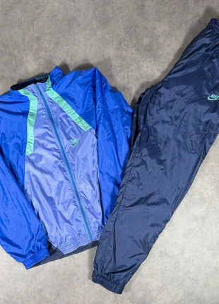 Ensemble Nike Vintage Violet Logo Brodé Taille L Homme, merk: Nike, staat: Heel goed, maat: L, € 79,90, € 84,60 inclusief Kopersbescherming