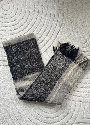 Warme zwart-grijze sjaal H&M | zachte wolblend look |, merk: H&M, staat: Goed, € 3,00, € 3,85 inclusief Kopersbescherming