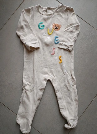 Tutina con piedini, marque: GUESS, état: Très bon état, taille: 9-12 mois / 74 cm, 20,00 €, 21,70 € Protection acheteurs incluse