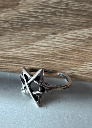 Bague design en acier inoxydable, marke: y2k, zustand: Neu, größe: Größenverstellbar, 9,90 €, 11,10 € beinhaltet Vinted-Käuferschutz Pro