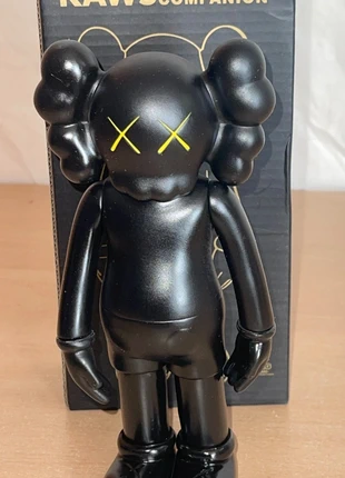 Figura Kaws Companion Black 20 cm., marque: Kaws, état: Neuf sans étiquette, taille: Taille unique, 25,00 €, 26,95 € Protection acheteurs incluse