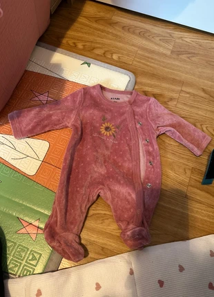 Pyjama velours bébé fille Kiabi 0 mois naissance, marque: Kiabi, état: Neuf sans étiquette, taille: Jusqu'à 1 mois / 50 cm, 3,00 €, 3,85 € Protection acheteurs incluse