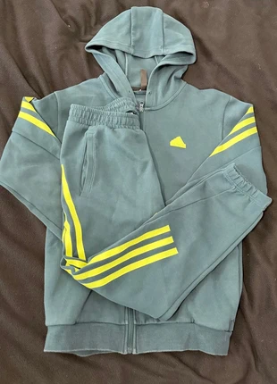 ensemble adidas, marque: adidas, état: Très bon état, taille: S, 45,00 €, 47,95 € Protection acheteurs incluse