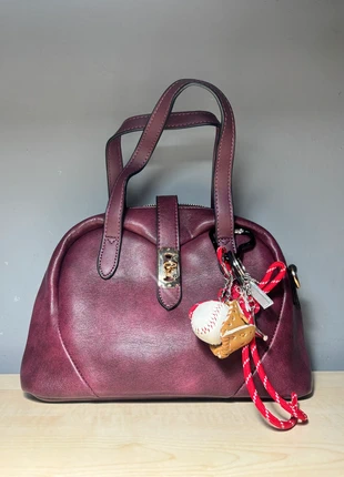 HEART Bordeaux Faux Leather Handbag, marque: Top Vintage, état: Neuf sans étiquette, 20,00 €, 21,70 € Protection acheteurs incluse