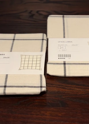 Set of 2 IKEA Cushion Covers – Off-White/Black, 50x50 cm, marca: IKEA, estado: Novo com etiquetas, tamanho: 50 x 50 cm, €9.99, €11.19 inclui Proteção do Comprador