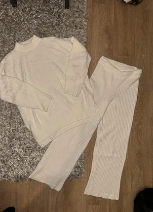 Ensemble 2 pièces pull + pantalon crème H&M, merk: H&M, staat: Heel goed, maat: S / 36 / 8, € 15,00, € 16,45 inclusief Kopersbescherming