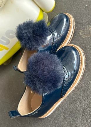 Chaussures habillées vernies bleu marine, merk: autre, staat: Heel goed, maat: 23, € 10,00, € 11,20 inclusief Kopersbescherming