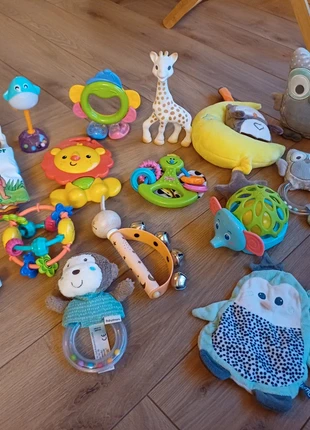 Pakket babyspeelgoed met 2 x sophie de giraf, merk: diverse, staat: Heel goed, maat: 9-12 maanden / 74 cm, € 15,00, € 16,45 inclusief Kopersbescherming