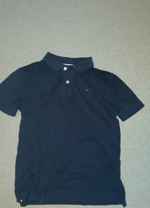 Tommy hilfiger polo, merk: Tommy Hilfiger, staat: Heel goed, maat: 12 jaar / 152 cm, € 10,00, € 11,20 inclusief Kopersbescherming