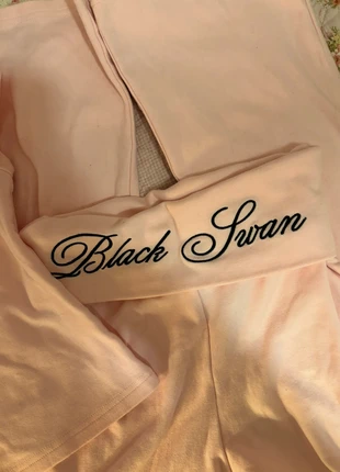 pink low waist flare legging black swan, marque: favorite child, état: Bon état, taille: XS / 34 / 6, 22,00 €, 23,80 € Protection acheteurs incluse