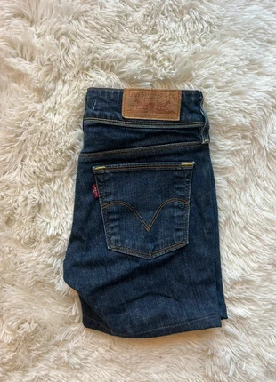 Short en jean Levi’s femme taille 32(XXS), marque: Levi Strauss & Co., état: Très bon état, taille: XXS / 32 / 4, 9,00 €, 10,15 € Protection acheteurs incluse