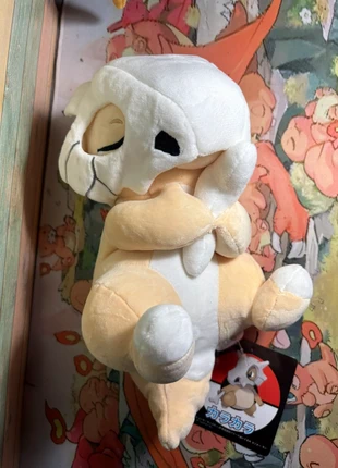Cubone sleeping peluche, marke: Peluche, zustand: Neu, mit Etikett, größe: Frühchen, bis 44, 11,99 €, 13,29 € inklusive Vinted-Käuferschutz
