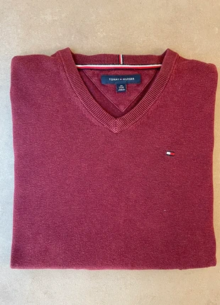 Pull Tommy Hilfiger bordeaux col V taille XS, marque: Tommy Hilfiger, état: Très bon état, taille: XS, 16,00 €, 17,50 € Protection acheteurs incluse