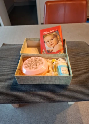 Vintage baby verzorgingssetje, decoratie, marque: Eeckelaers, état: Très bon état, 12,00 €, 13,30 € Protection acheteurs incluse