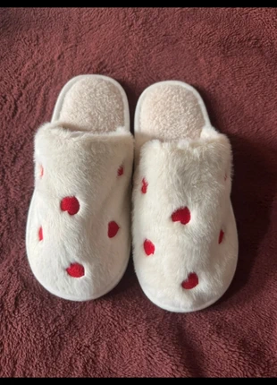 Chaussons cocooning cœur - 41, merk: Boutique De La Femme, staat: Nieuw zonder prijskaartje, maat: 41, € 12,00, € 13,30 inclusief Kopersbescherming