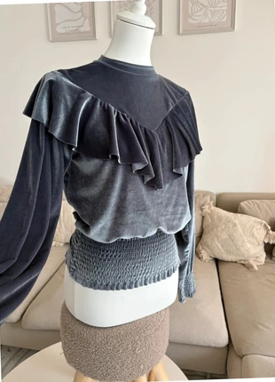 Pull velours bleu gris Koton volant romantique taille 36, marca: Koton, estado: Muito bom, tamanho: S / 36 / 8, €14.00, €15.40 inclui Proteção do Comprador Pro