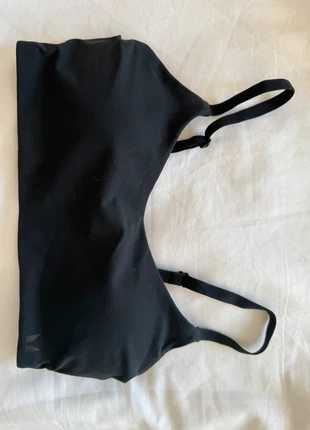 Brassière de sport noire MyProtein taille M, marca: MyProtein, estado: Muy bueno, tamaño: M, 25,00 €, 26,95 € Protección al comprador incluida