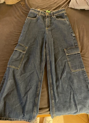 Pantaloni con tasconi, marque: United Colors of Benetton, état: Neuf sans étiquette, taille: 11 ans / 146 cm, 8,00 €, 9,10 € Protection acheteurs incluse