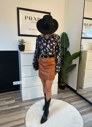 Ensemble chemise imprimée (S) + jupe simili camel Promod (38), marke: Promod, zustand: Sehr gut, größe: M / 38 / 10, 18,00 €, 19,60 € beinhaltet Vinted-Käuferschutz Pro