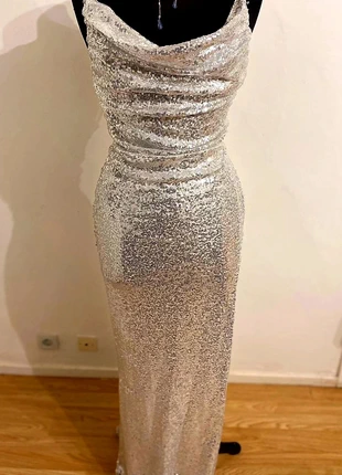 Robe sirène argenté dos nu traine, marke: fashion designe, zustand: Neu, größe: S / 36 / 8, 25,00 €, 26,95 € inklusive Vinted-Käuferschutz