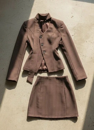 Ensemble marron rayé blazer et mini jupe, marque: aveloria, état: Très bon état, taille: M / 38 / 10, 74,99 €, 79,44 € Protection acheteurs incluse