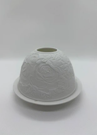 Photophore en porcelaine blanche, décor de roses en relief, merk: Vintage Dressing, staat: Heel goed, € 7,00, € 8,05 inclusief Kopersbescherming