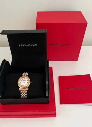Montre Ferragamo Double Gancini – Bicolore or rose & acier – Neuve avec boîte et papiers, marke: Salvatore Ferragamo, zustand: Neu, mit Etikett, größe: Bis 30 mm, 650,00 €, 683,20 € beinhaltet Vinted-Käuferschutz Pro