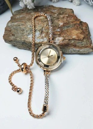 Montre bracelet doré femme – style fashion chic et tendance, marque: Boutique Île de Beauté, état: Neuf sans étiquette, taille: Jusqu'à 30 mm, 7,95 €, 9,05 € Protection acheteurs (Pro) incluse