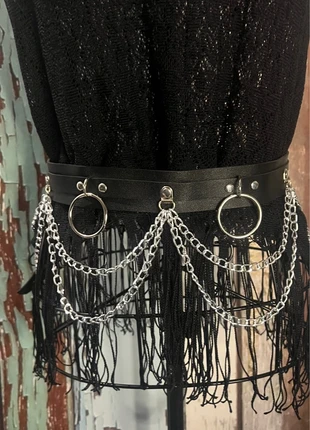 Black belt with O-rings and layered chains, état: Neuf sans étiquette, taille: Ajustable, 7,50 €, 8,58 € Protection acheteurs incluse