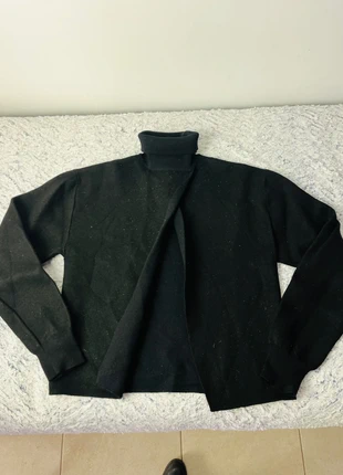 Pull col roulé noir ouverture frontale (design moderne), marke: H&M, zustand: Sehr gut, größe: XS / 34 / 6, 4,50 €, 5,43 € inklusive Vinted-Käuferschutz