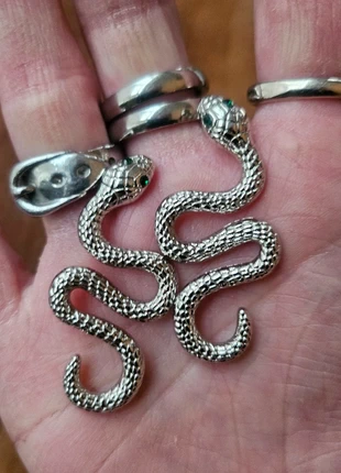 Gave Slang oorbellen, merk: Alternative, staat: Heel goed, € 8,00, € 9,10 inclusief Kopersbescherming