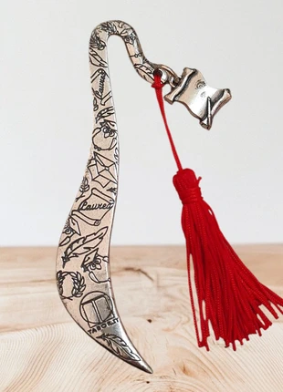 Segnalibro con ciondolo pergamena, in metallo argentato., marque: Tabor, état: Neuf sans étiquette, 10,00 €, 11,20 € Protection acheteurs incluse