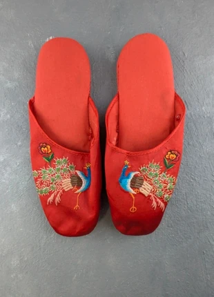 Pantoufles brodées pointure 37/38 vintage – années 90, rouge, paon, marque: Vintage Dressing, état: Bon état, taille: 37, 15,00 €, 16,45 € Protection acheteurs incluse