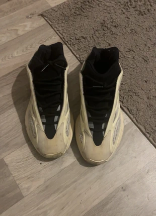 Yeezy 700 v3, marque: Yeezy, état: Bon état, taille: 42,5, 35,00 €, 37,45 € Protection acheteurs incluse