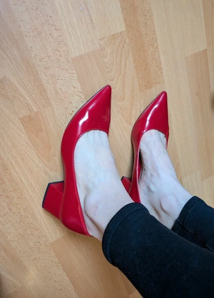 Red pumps, marque: Zara, état: Très bon état, taille: 40, 15,00 €, 16,45 € Protection acheteurs incluse