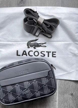 Lacoste Monogram Messenger Bag, brand: Lacoste, condizioni: Nuovo senza cartellino, €49.99, €53.19 include la Protezione acquisti