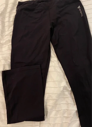 Legging noir droit reebook taille mi basse, marque: Reebok, état: Satisfaisant, taille: M / 38 / 10, 3,50 €, 4,38 € Protection acheteurs incluse
