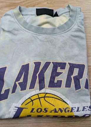T-shirt Lakers Los Angeles multicolore taille M NBA – Très bon état, brand: NBA, condition: Very good, size: M, €2.70, €3.54 includes Buyer Protection Pro